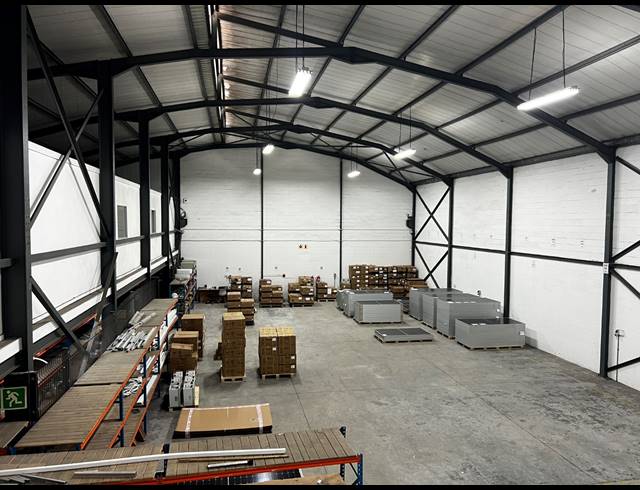 900M² WAREHOUSE TO LET IN AIRPORT INDUSTRIA